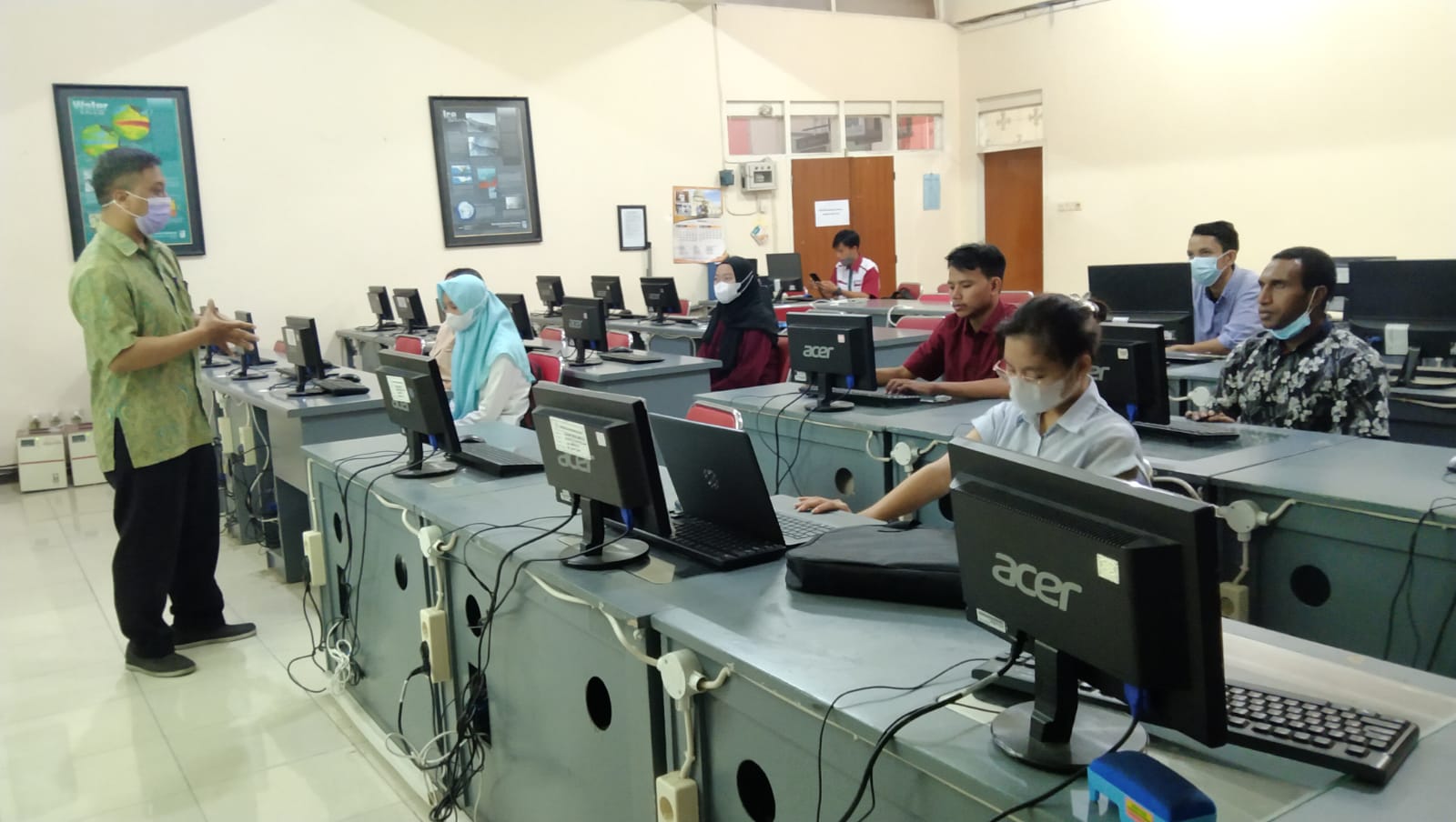 Bukti sebagai Penerus Bangsa, Mahasiswa TI Selenggarakan Workshop di Hari Pahlawan
